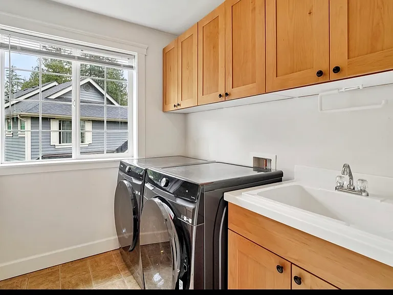 2166 NE Morgan Ln — Photo 4