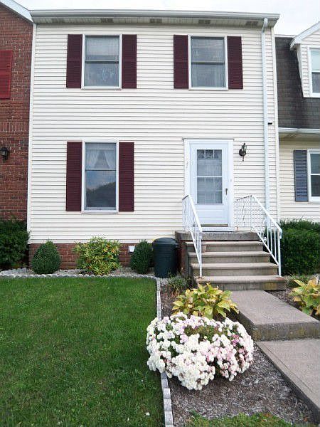off-street parking for 3+ vehicles