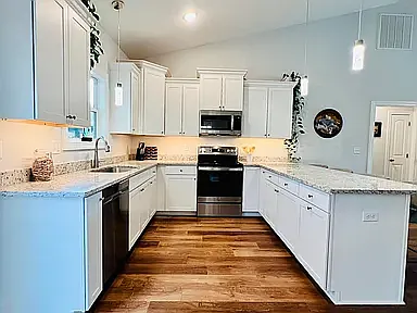 3 bed, 1300 sqft, $3,400 — Photo 3