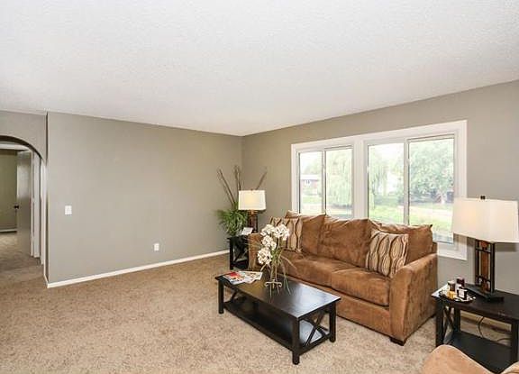 3rd image of 6900 Candlewood Cir N