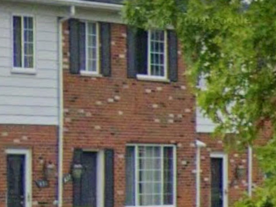1st image of 433 Fox Hills Dr N