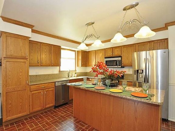 5th image of 3326 Hampshire Ln