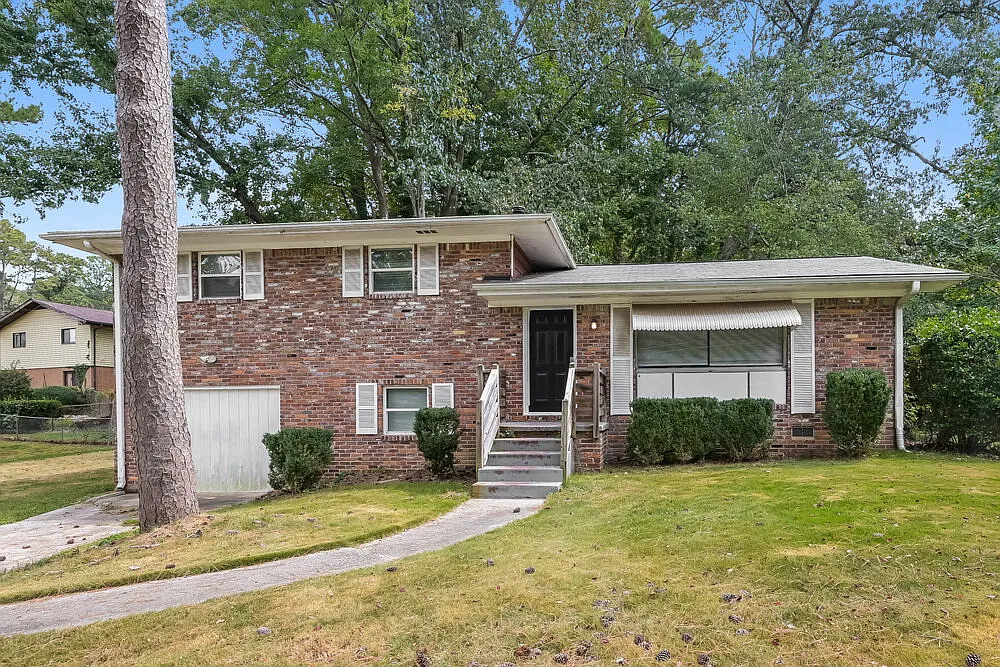 3 bed, 2.0 bath, 1913 sqft, $2,620 — Photo 1