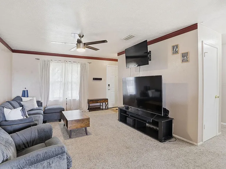 1813 Arkansas St — Photo 6
