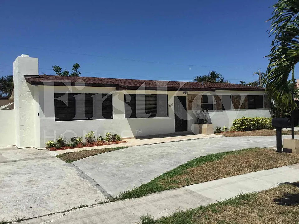 855 W 72nd St