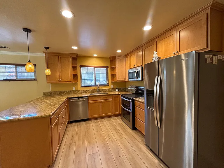 401 Klamath Dr — Photo 6