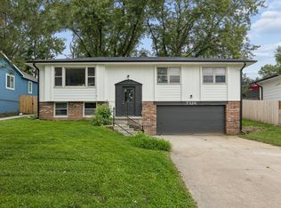 7326 Plum Dale Rd, La Vista, NE 68128
