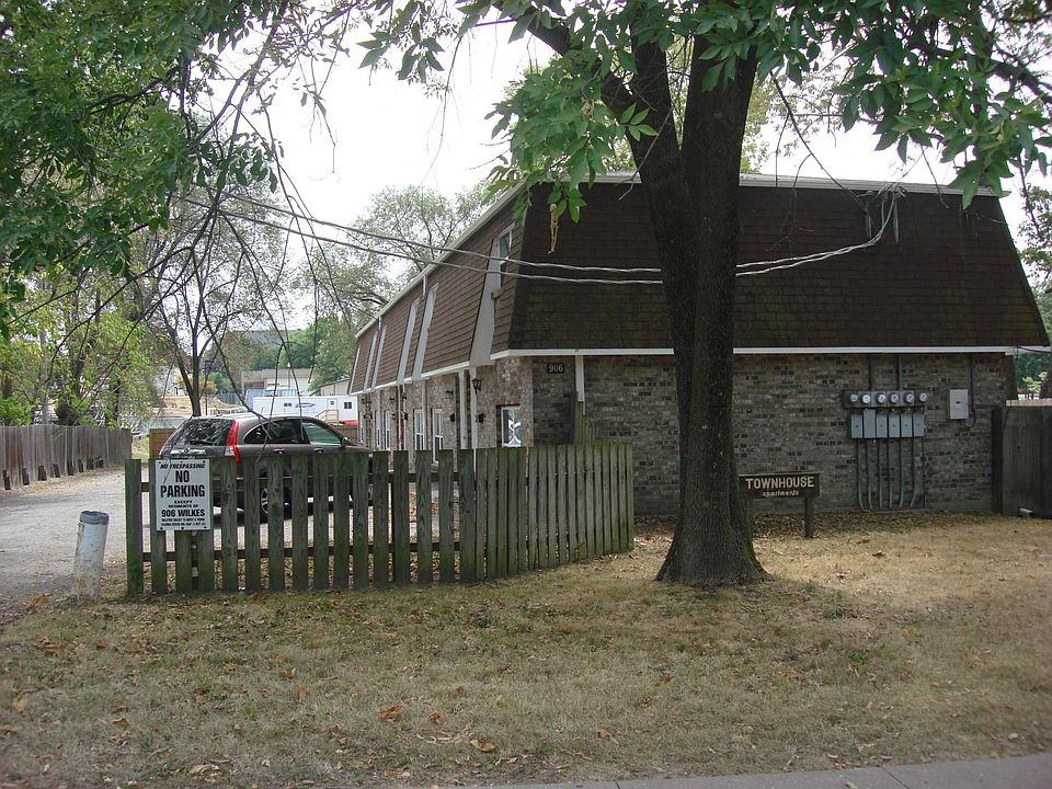 906 Wilkes Blvd. Apartment Building