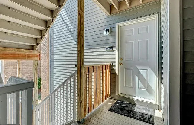 1902 Ravens Crest Dr — Photo 1