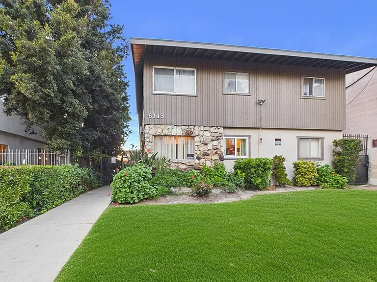6743 Whitsett Avenue — Photo 13