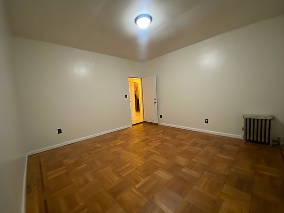 4th image of 1358 Morrison Ave #1