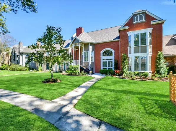 202 Victoria Way, Friendswood, TX 77546