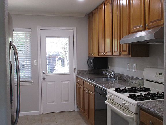 5th image of 1475 Carleton Dr
