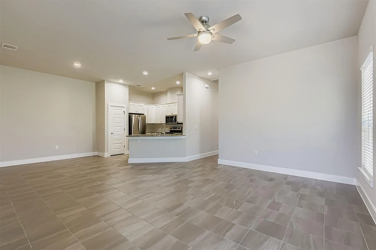 Building Photo - 2500 American Dr #B