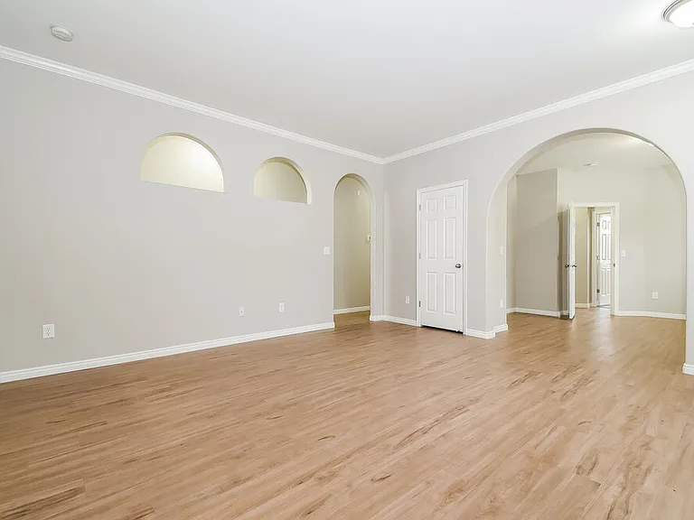 1040 York Dr — Photo 5