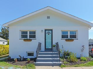 62 Elm St, Plymouth, MA 02360