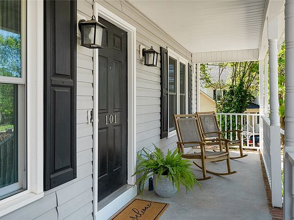 3rd image of 101 Meadow Ridge Dr