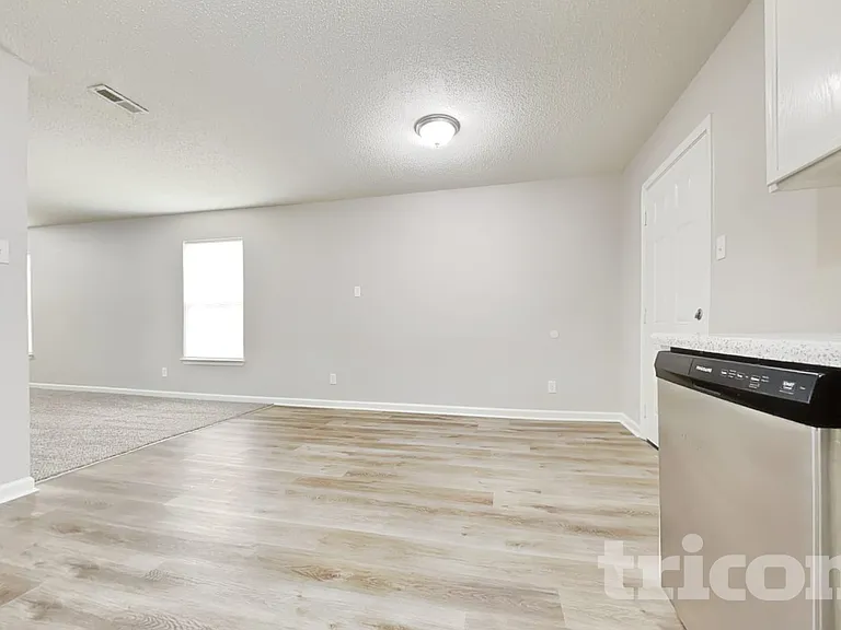 10428 Kensington Way — Photo 4