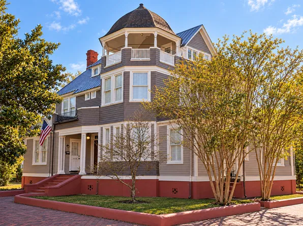 203-205 E Gwinnett St.