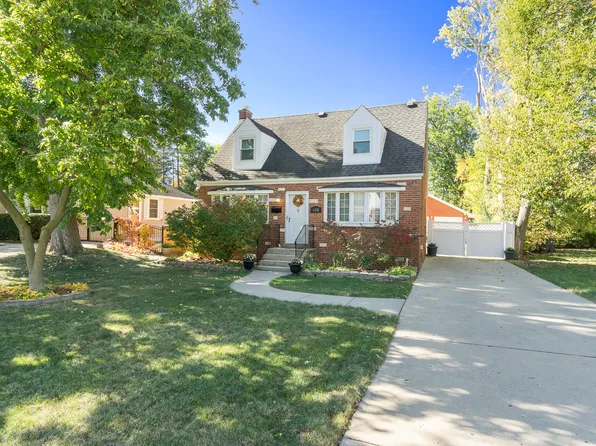 618 S Yale Ave, Villa Park, IL 60181