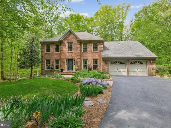 6818 Brimstone Ln, Fairfax Station, VA 22039