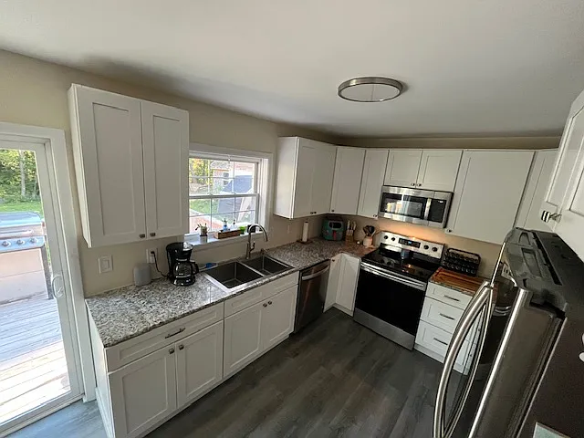 188 Hudson Ave — Photo 1