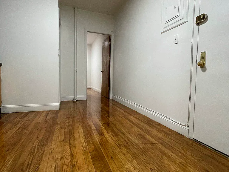 238 E 25th St #16 — Photo 2