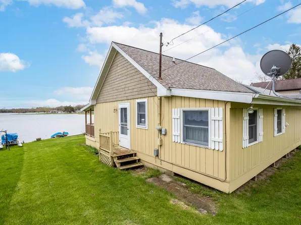 10 Lake Shore Dr, Brooklyn, MI 49230