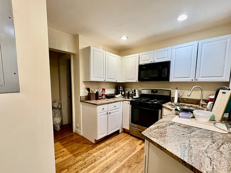 62 Egmont St #3 — Photo 6