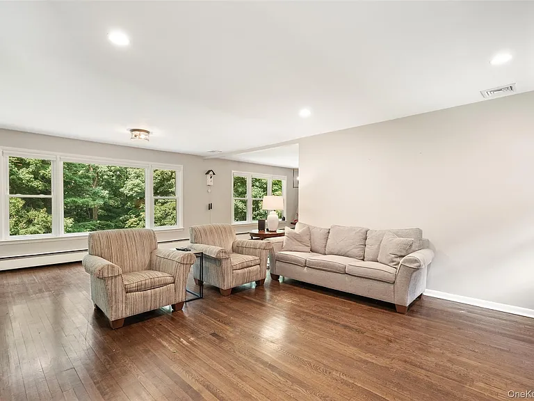 19 Skyview Dr — Photo 3