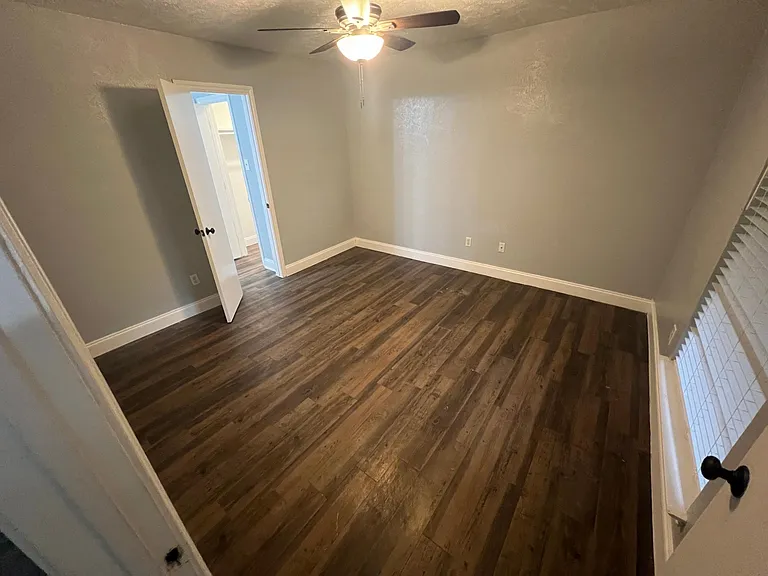 Hampton Gardens Apartment — Photo 39