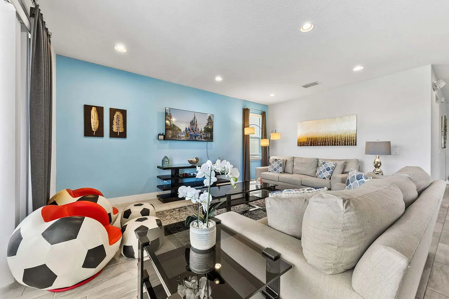 5 bed, 5.0 bath, 2561 sqft, $8,229 — Photo 1