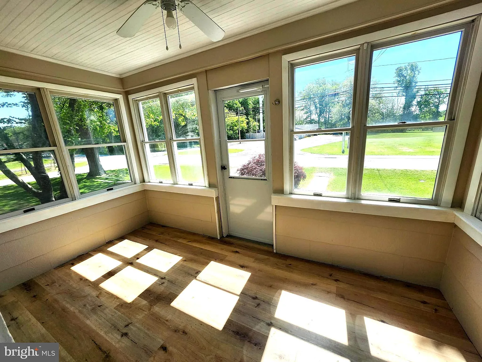 3 bed, 1.0 bath, 2141 sqft, $1,900 — Photo 2