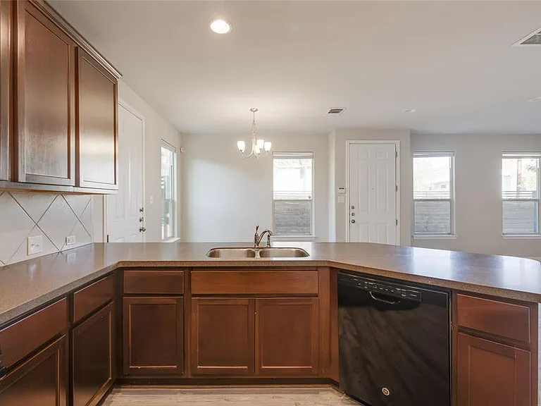 5701 Cougar Dr #D — Photo 8