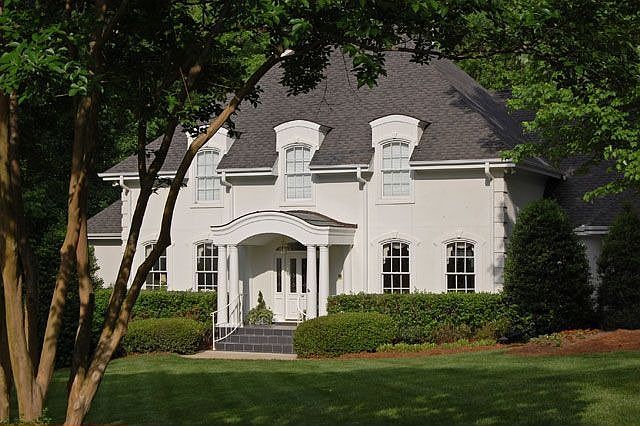 Welcome to 107 Avenue of the Estates