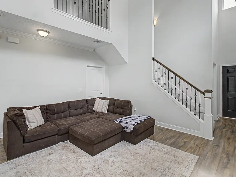 785 Fairview Cir — Photo 6