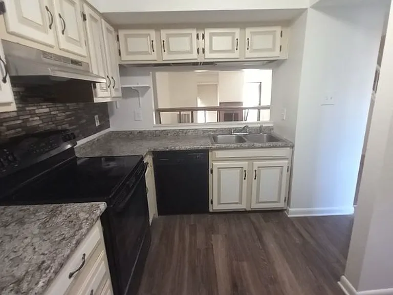 5614 Clarke Address Dr — Photo 2