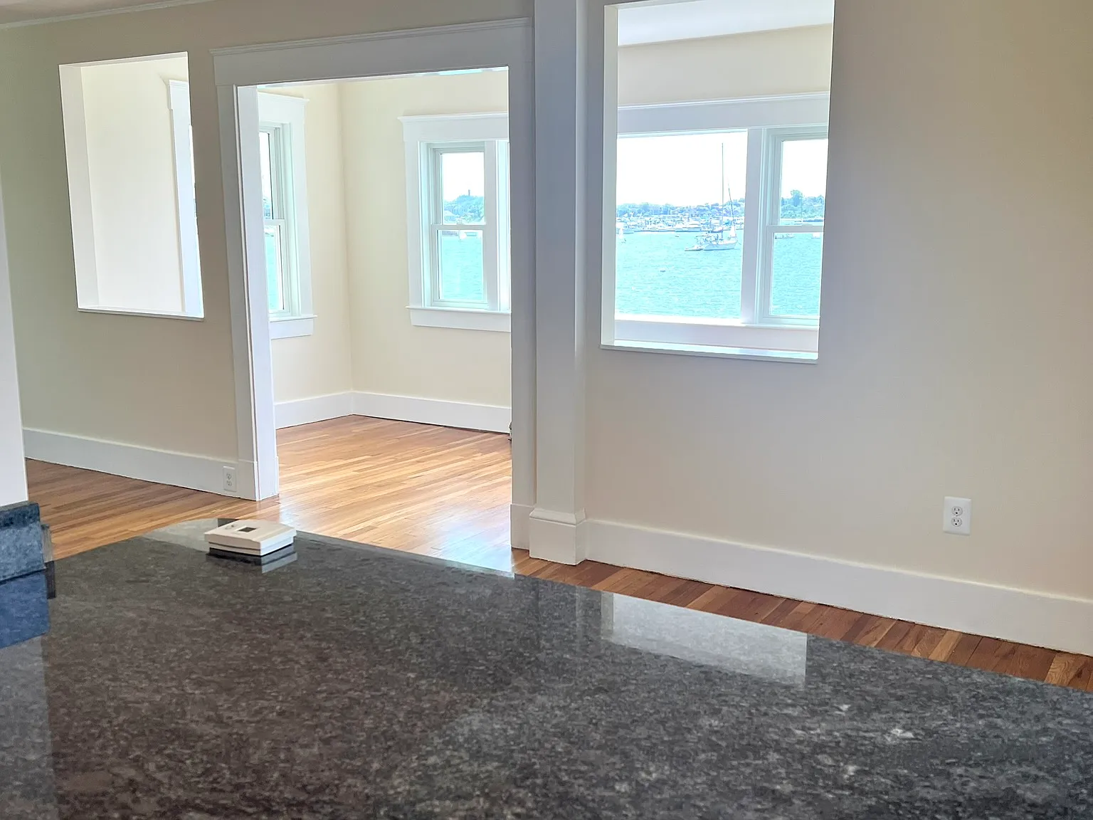2 bed, 850 sqft, $3,000 — Photo 4