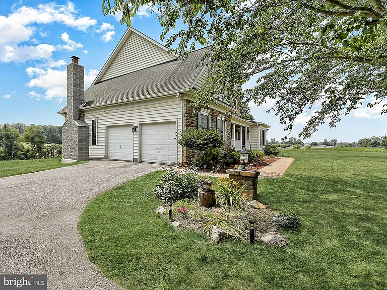 2121 Traceys Rd — Photo 10