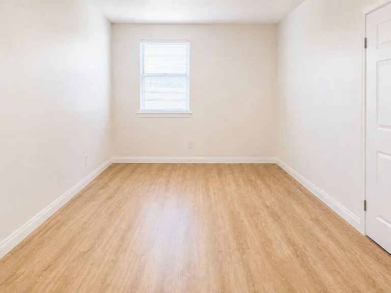 1351 S Cochran Ave #7 — Photo 8