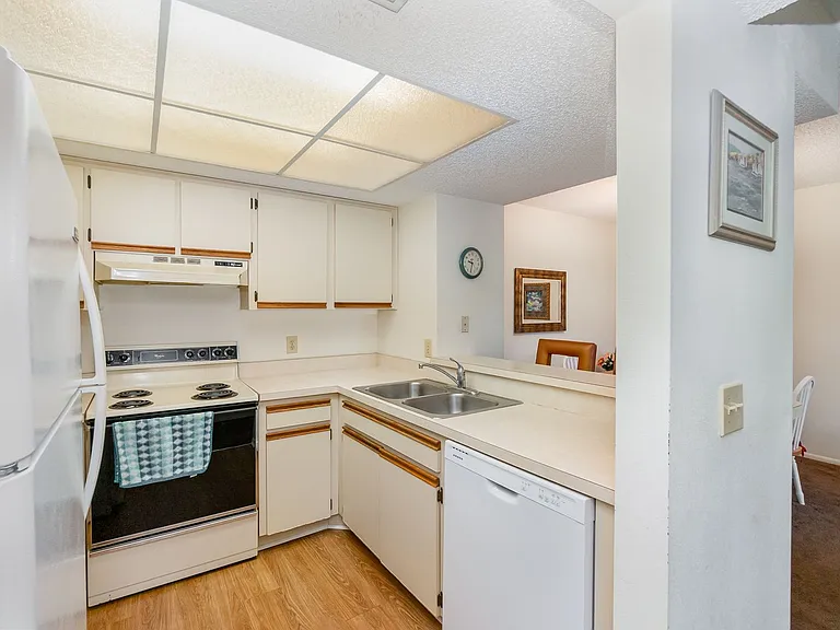 993 Sonesta Ave NE #A103 — Photo 8