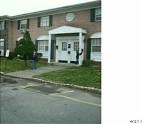 1st image of 16 Lexington Ln #16