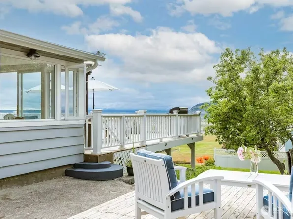 6192 Kohlwes Road, Clinton, WA 98236