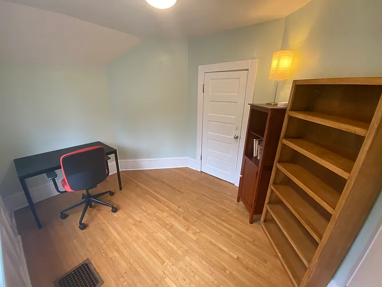 520 King George Ave SW — Photo 34