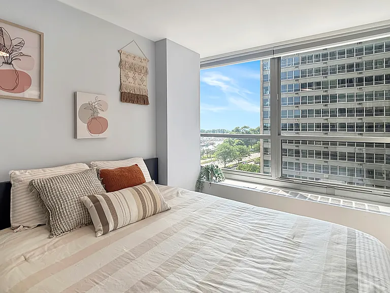 3550 N Lake Shore Dr #817 — Photo 12