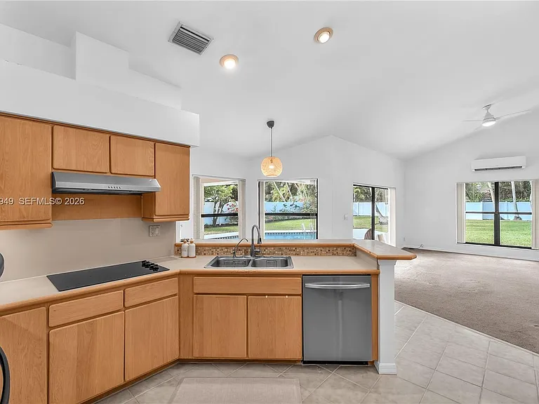 10330 SW 58th Ct — Photo 10