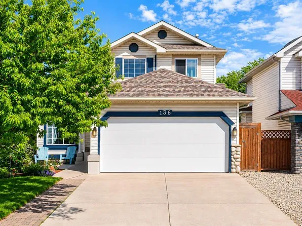 136 Douglas Glen Heath SE, Calgary, AB T2Z 2N1
