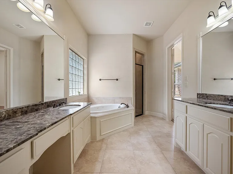 10941 Yorkshire Ln — Photo 23