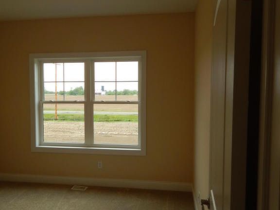 4th image of 293 Plum Ln