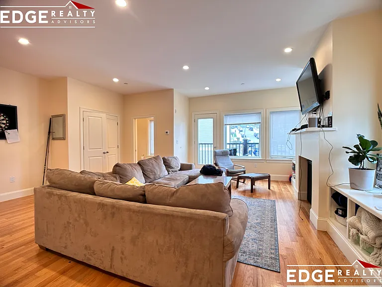 122 Tremont St — Photo 10